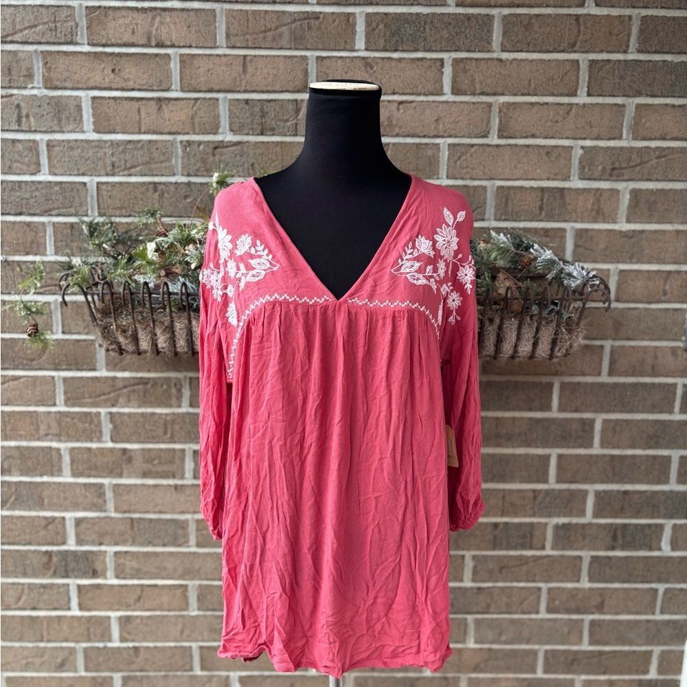 Taylor & Sage Floral Embroidered Blouse in Red - Picture 2 of 7